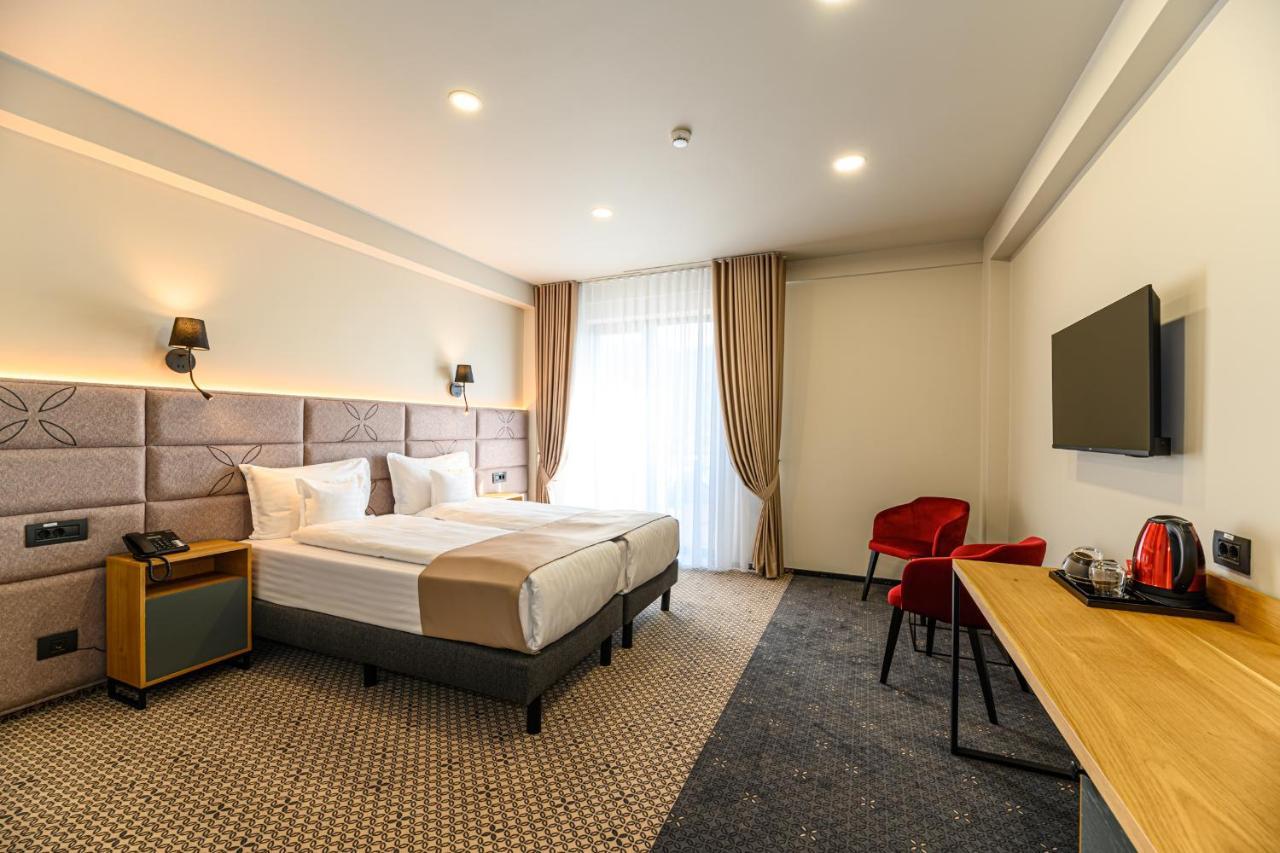 Hotel Dukat Gura Humorului Esterno foto