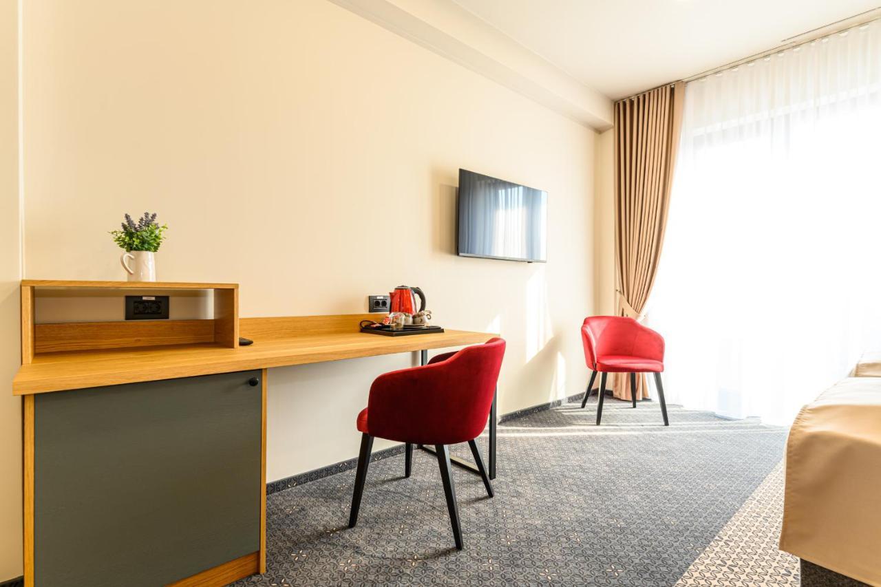 Hotel Dukat Gura Humorului Esterno foto