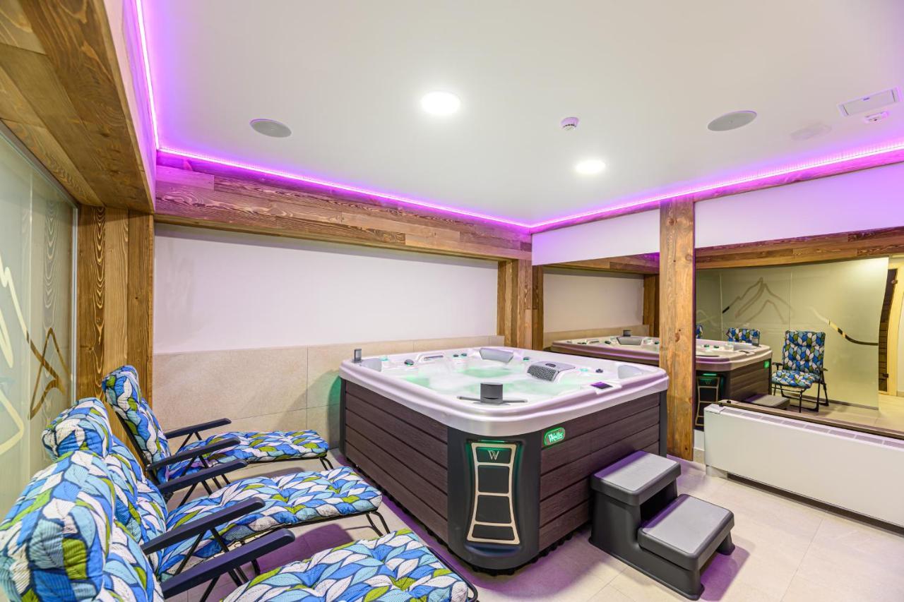 Hotel Dukat Gura Humorului Esterno foto
