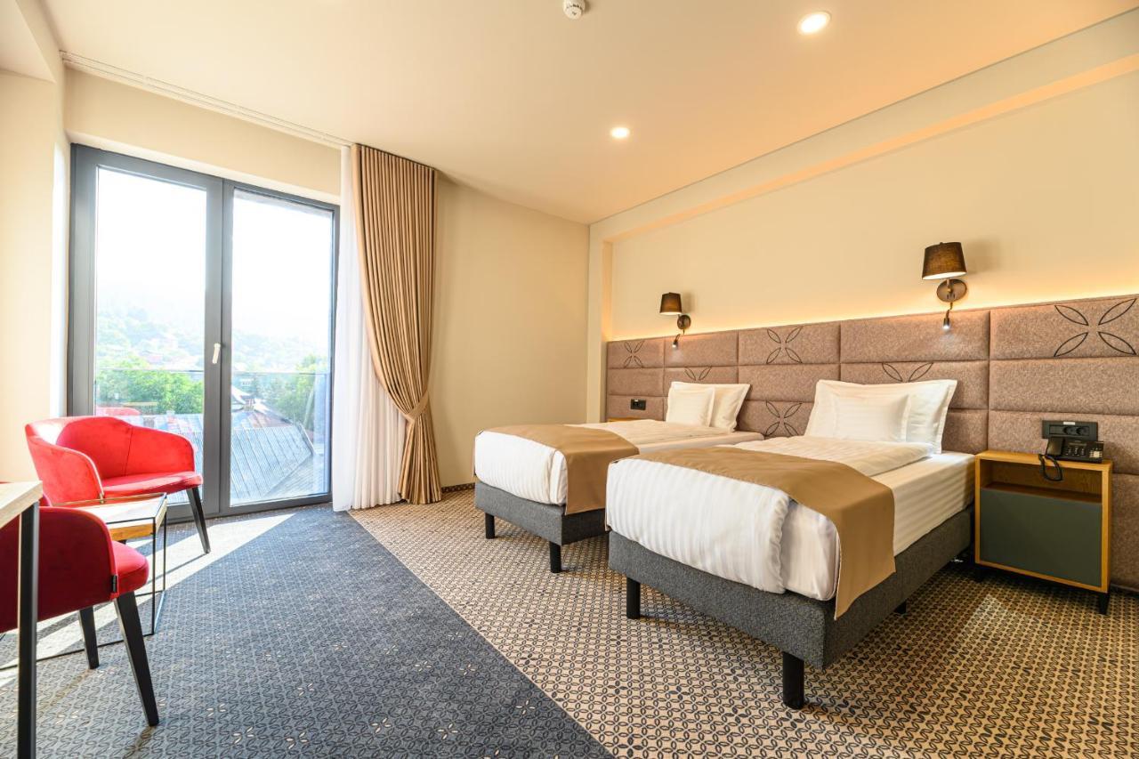 Hotel Dukat Gura Humorului Esterno foto