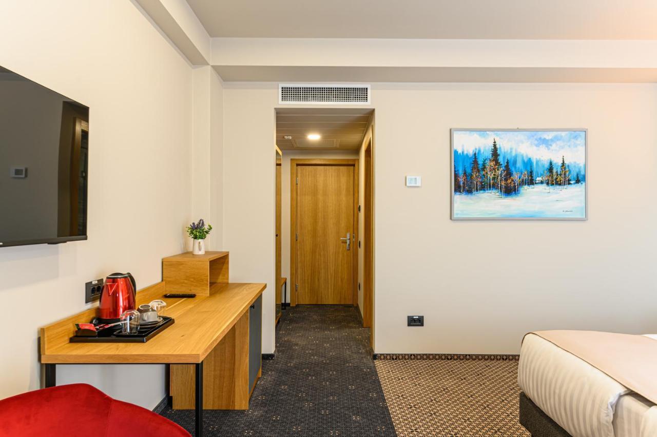 Hotel Dukat Gura Humorului Esterno foto