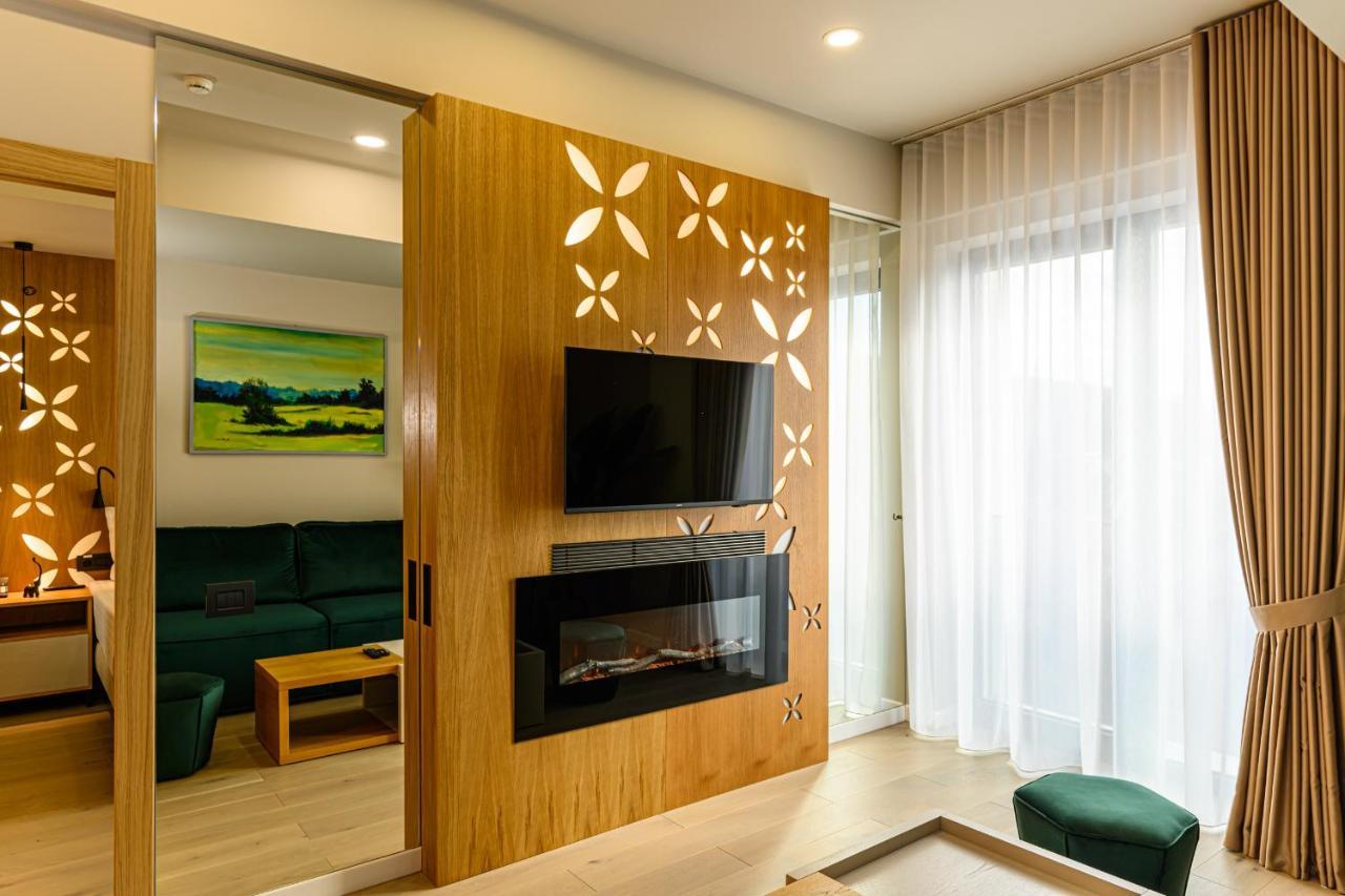 Hotel Dukat Gura Humorului Esterno foto