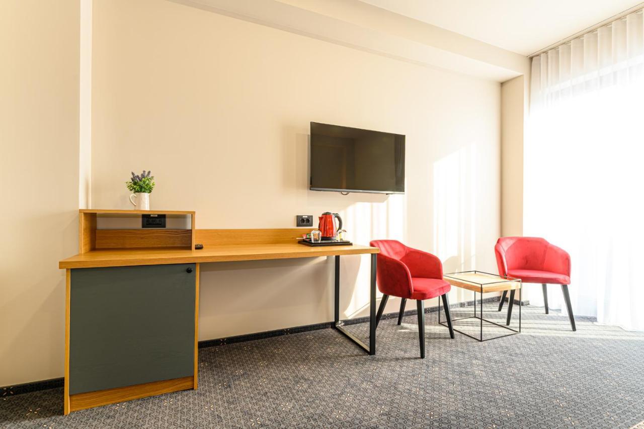 Hotel Dukat Gura Humorului Esterno foto