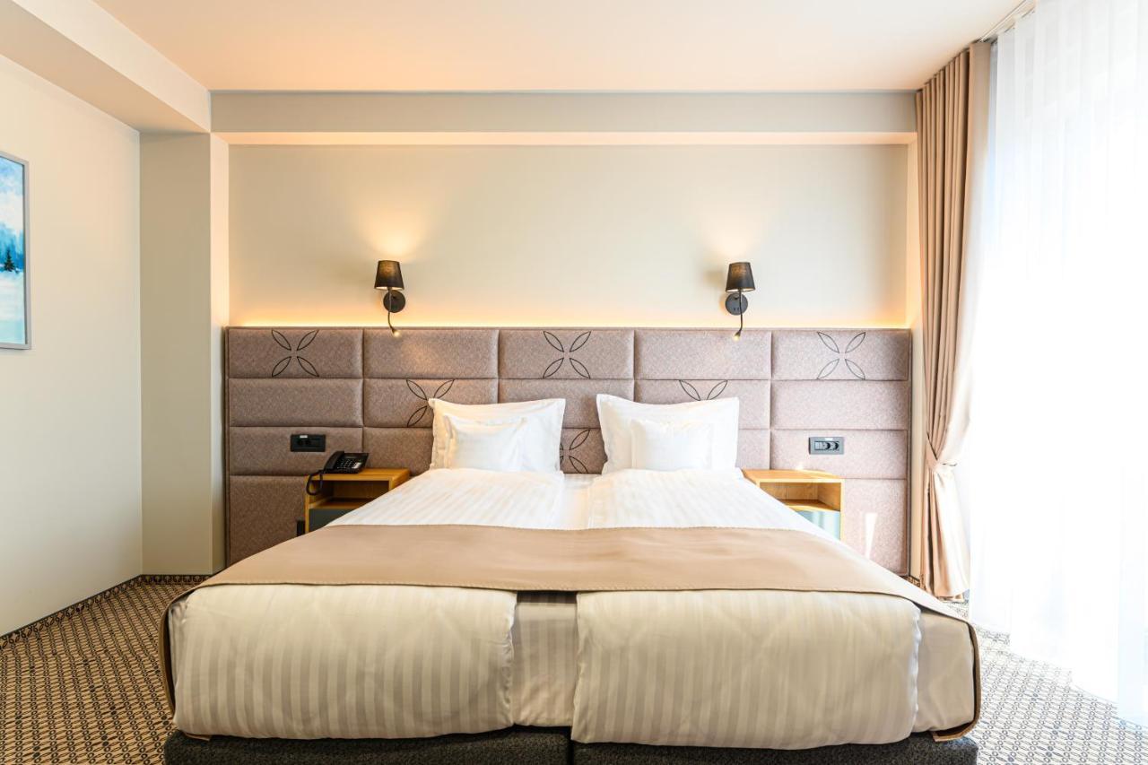 Hotel Dukat Gura Humorului Esterno foto