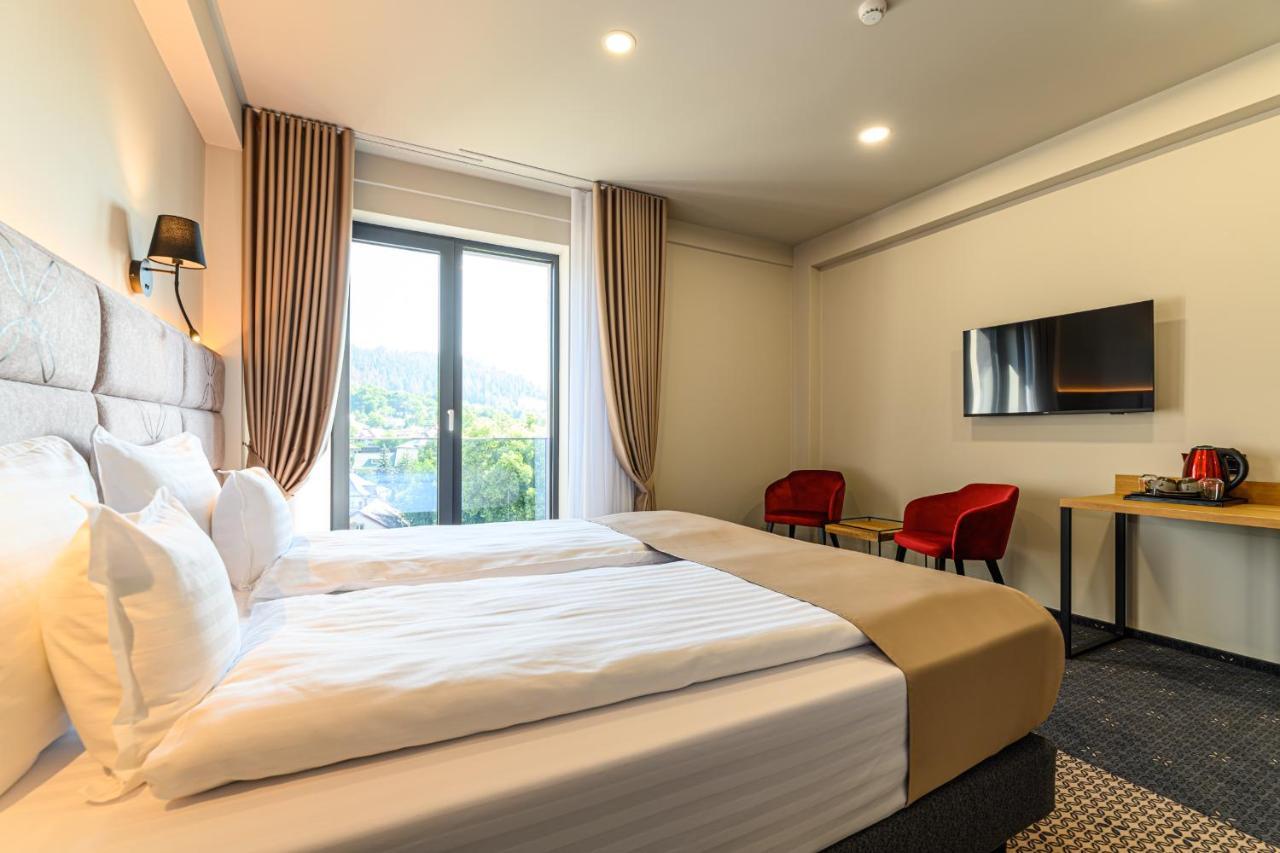 Hotel Dukat Gura Humorului Esterno foto