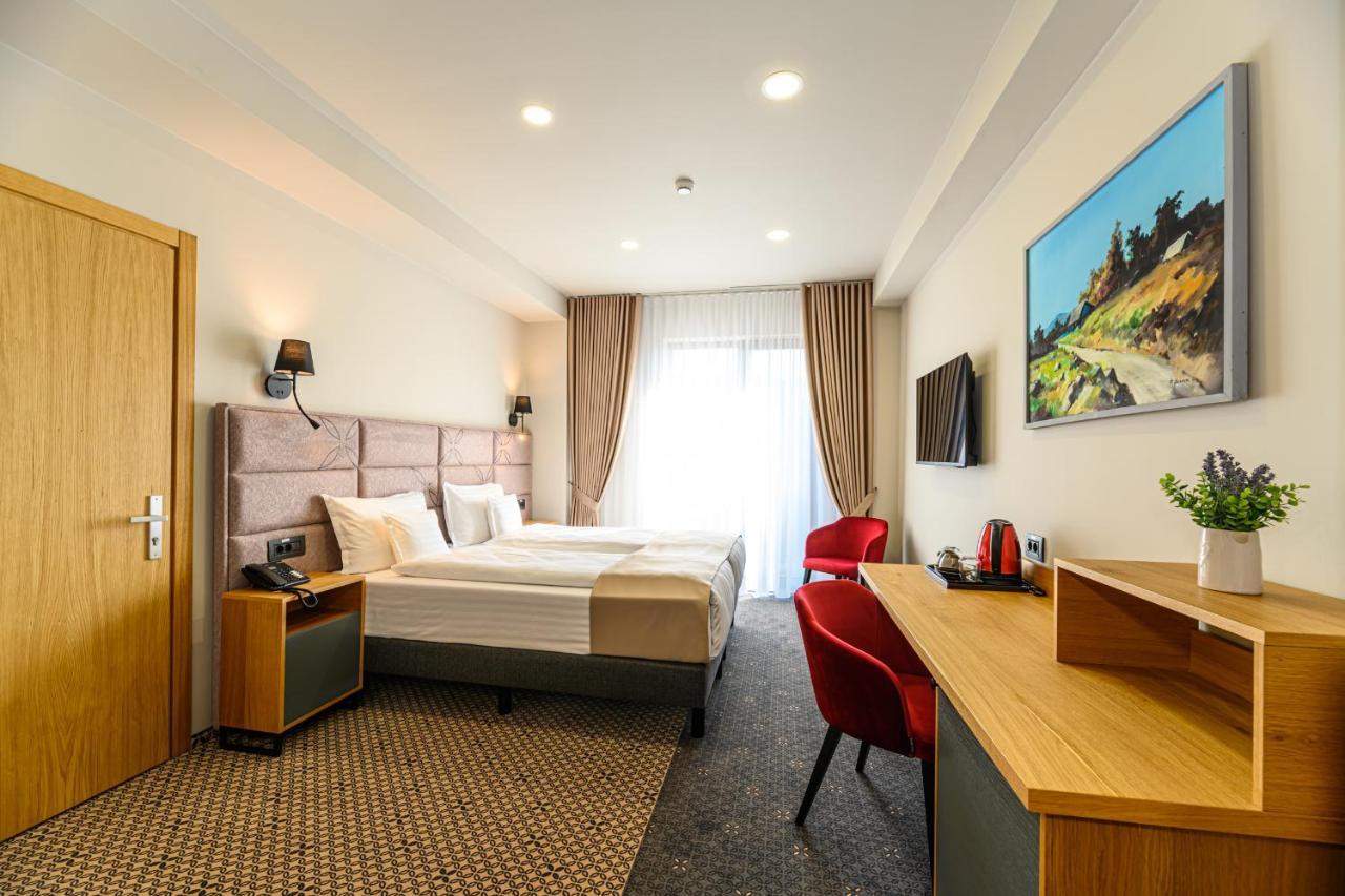 Hotel Dukat Gura Humorului Esterno foto