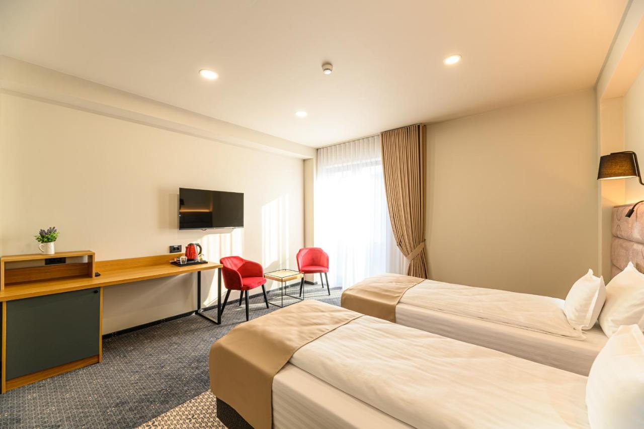 Hotel Dukat Gura Humorului Esterno foto