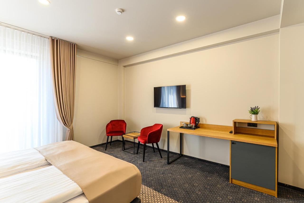 Hotel Dukat Gura Humorului Esterno foto