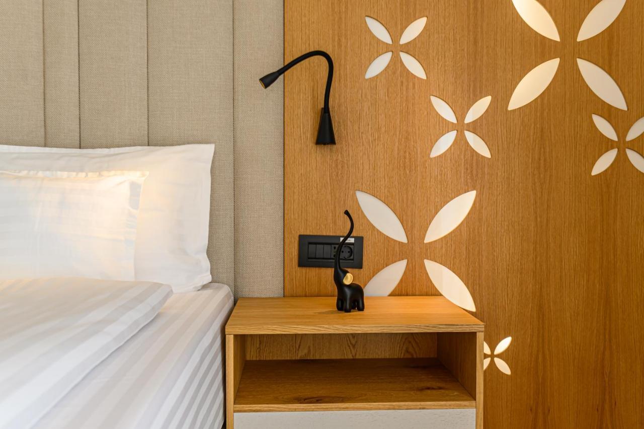 Hotel Dukat Gura Humorului Esterno foto