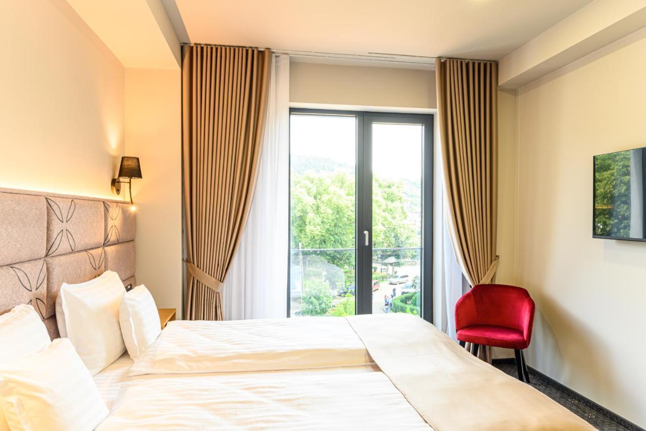 Hotel Dukat Gura Humorului Esterno foto