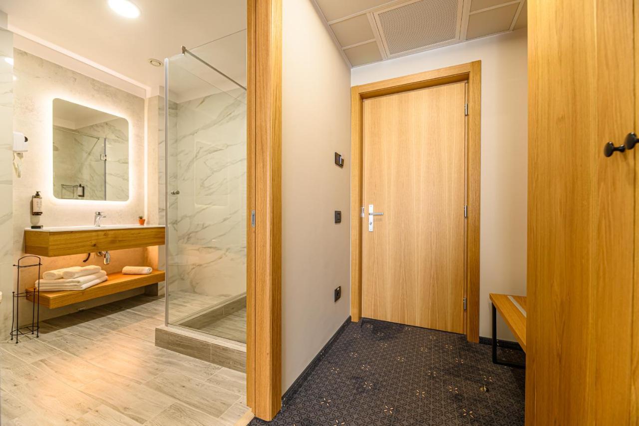 Hotel Dukat Gura Humorului Esterno foto