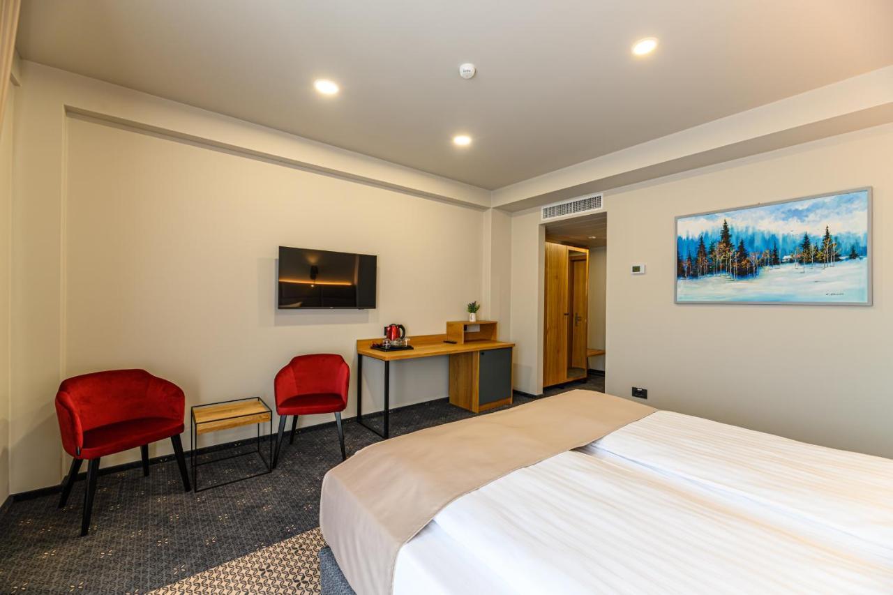 Hotel Dukat Gura Humorului Esterno foto