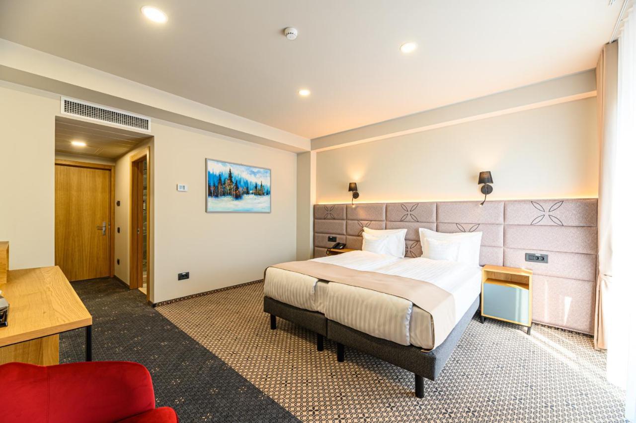 Hotel Dukat Gura Humorului Esterno foto