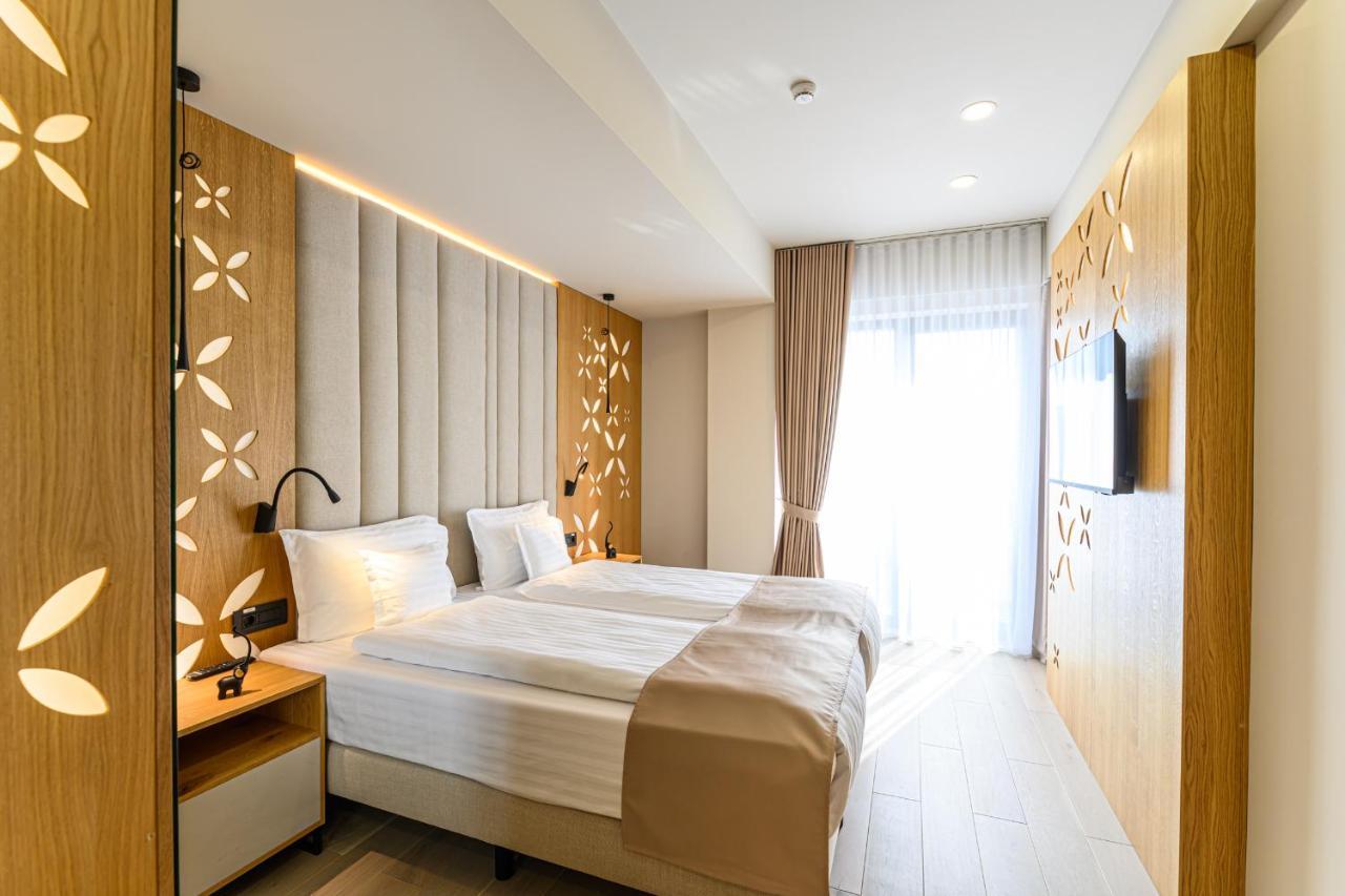 Hotel Dukat Gura Humorului Esterno foto