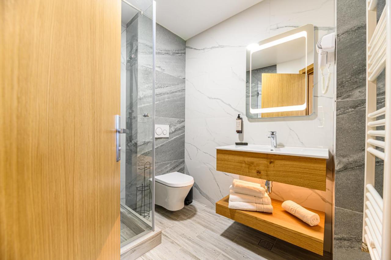Hotel Dukat Gura Humorului Esterno foto
