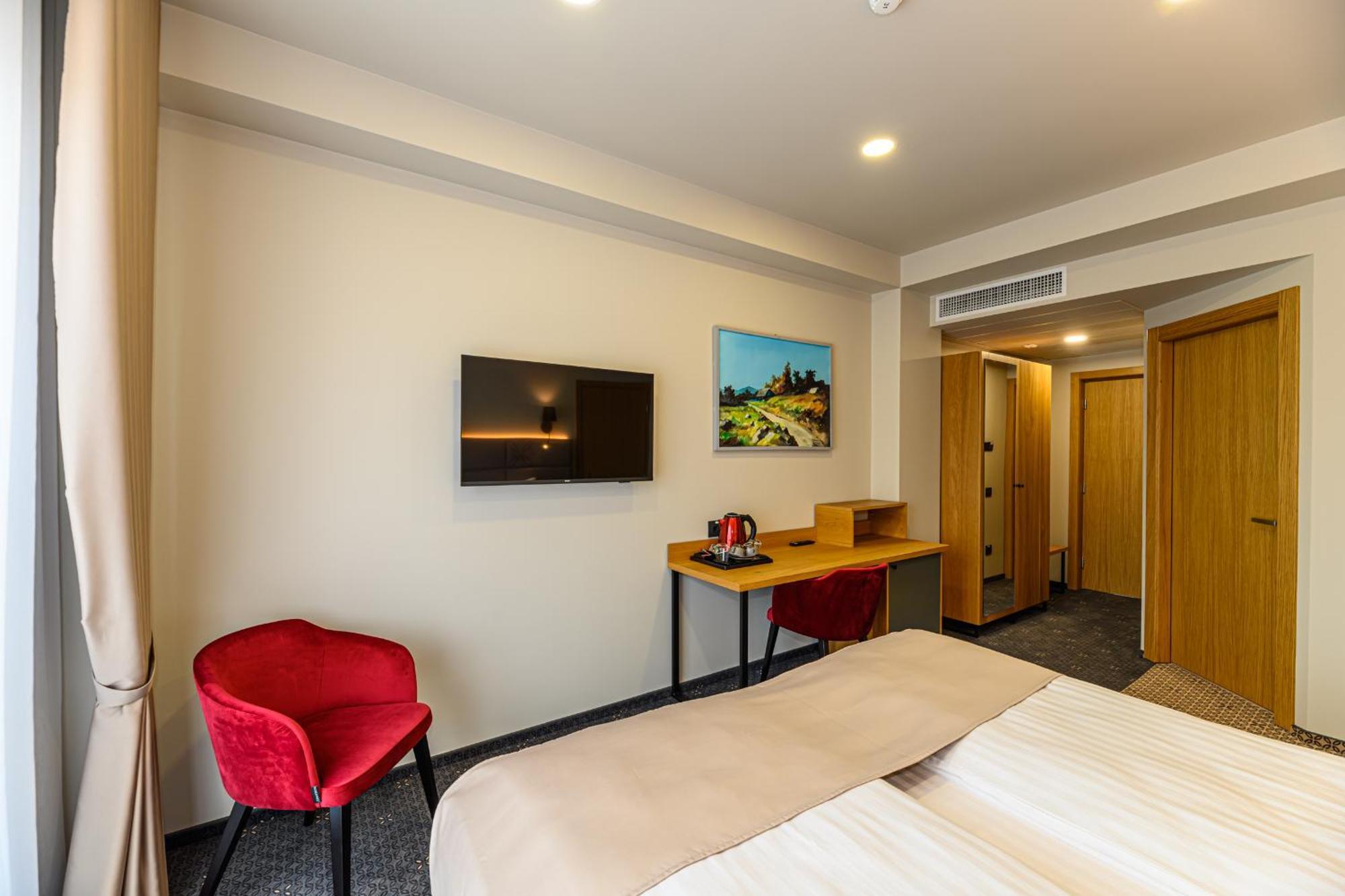 Hotel Dukat Gura Humorului Esterno foto
