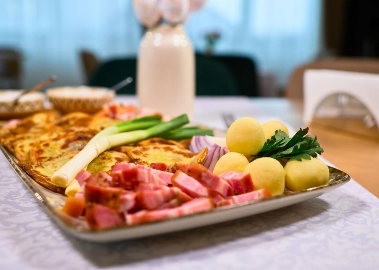 Hotel Dukat Gura Humorului Esterno foto